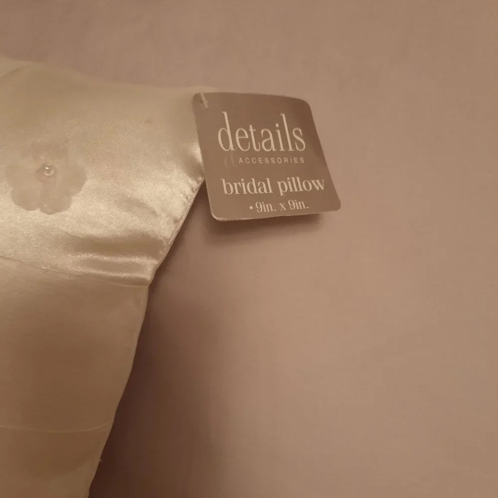 Wedding Dress Classic White Southern Sophisticated Flowy Sleeveless A Line - Picture 8 of 12